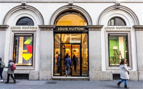 negozi vintage louis vuitton milano|louis vuitton milano store.